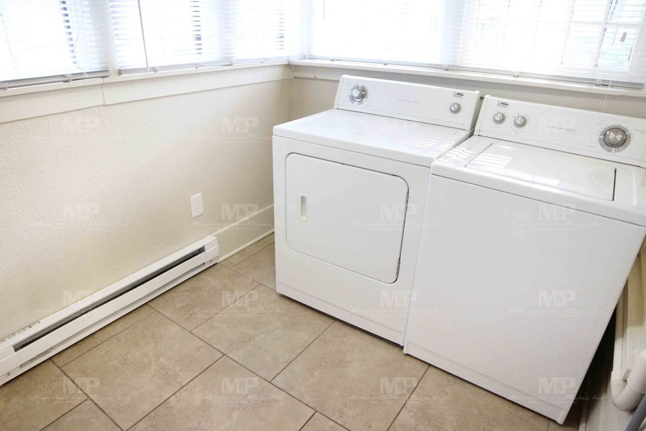 326 W Laurel St - Photo 5 of 12