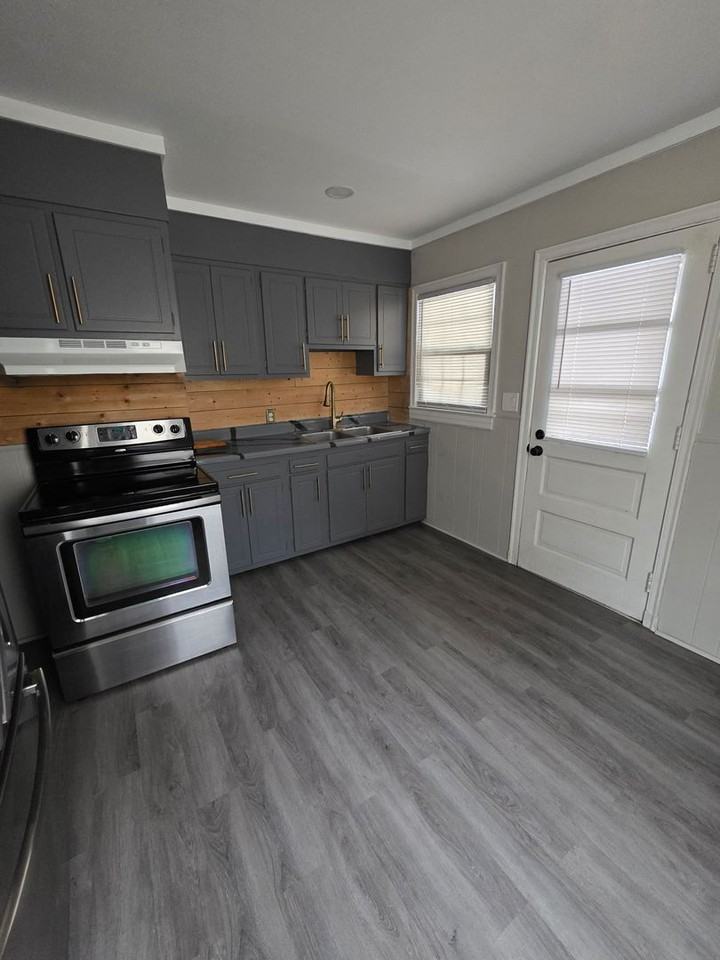 2302 Dallas Ave - Photo 3 of 10