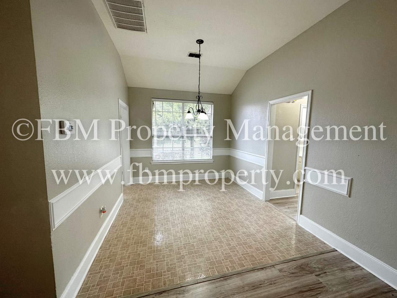 801 Oak Dr - Photo 4 of 23