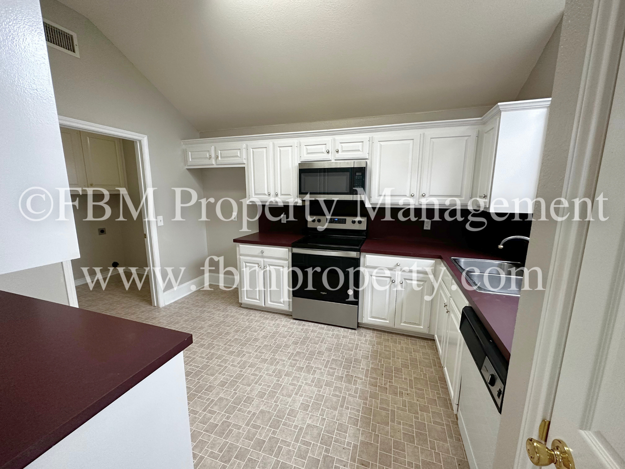 801 Oak Dr - Photo 5 of 23