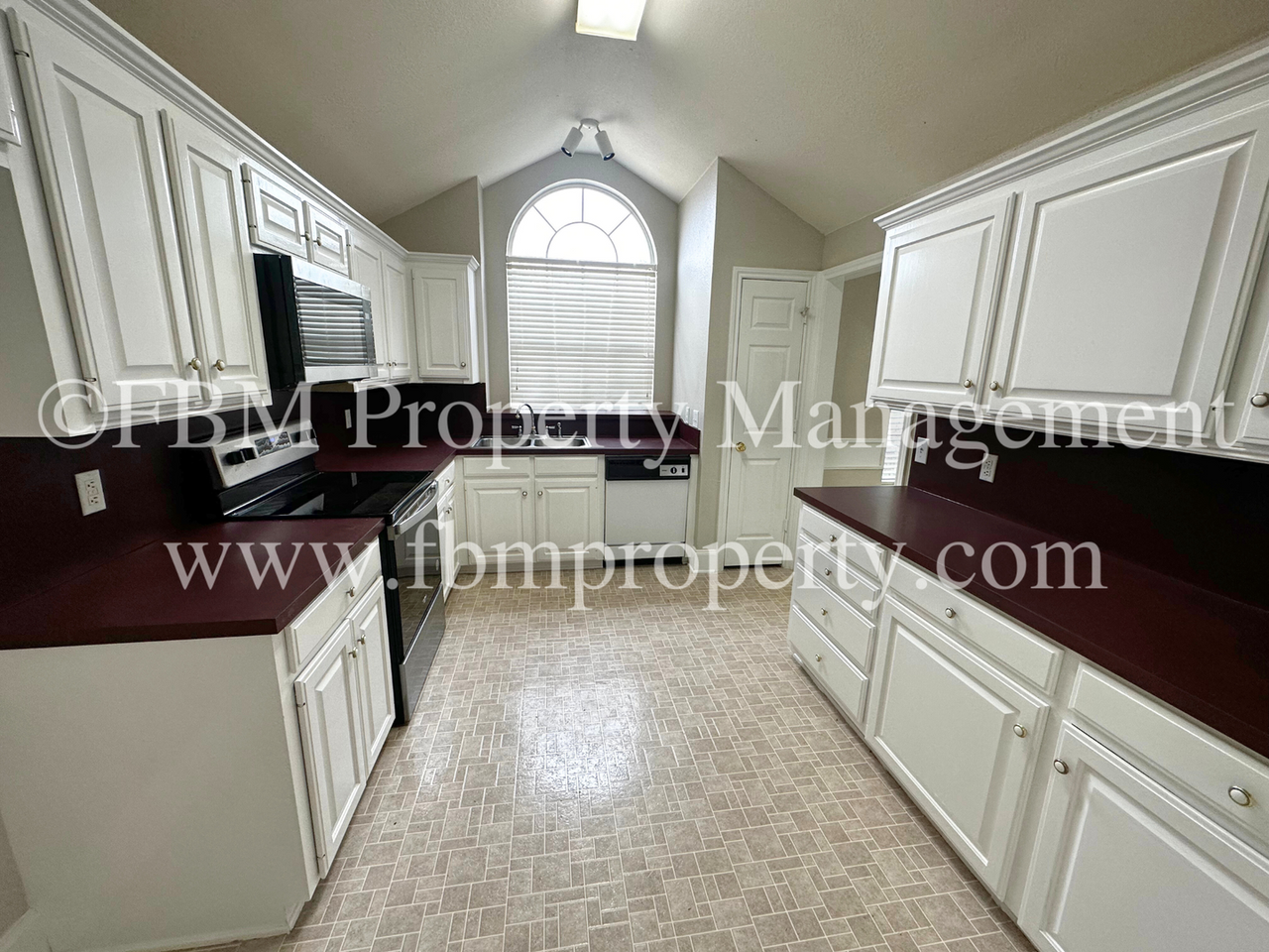 801 Oak Dr - Photo 6 of 23