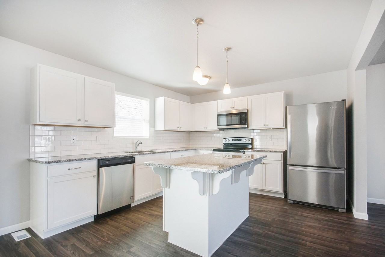 7418 Bramling Dr Se - Photo 4 of 22