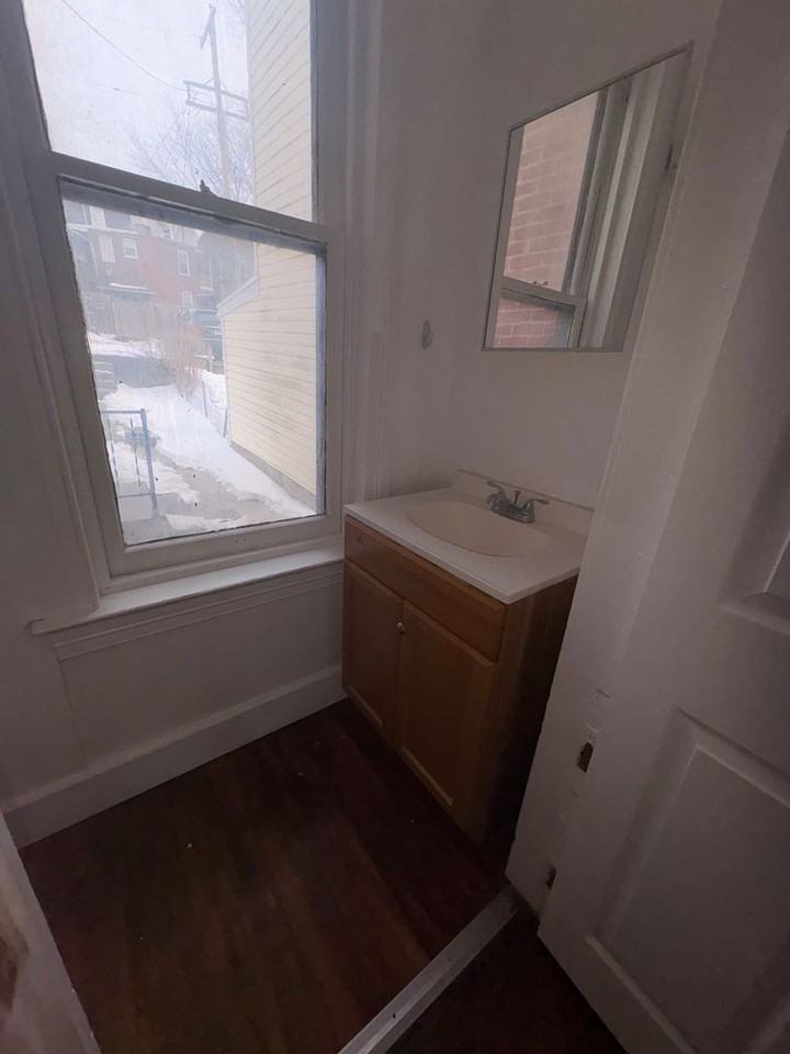 315 Smyser St - Photo 4 of 23