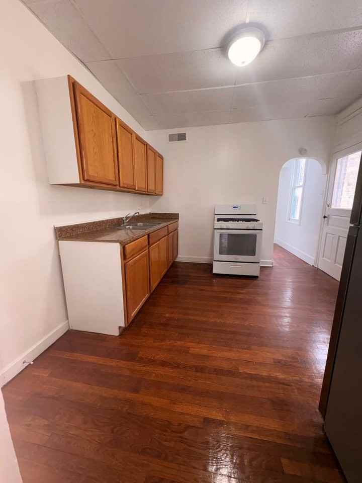 315 Smyser St - Photo 6 of 23