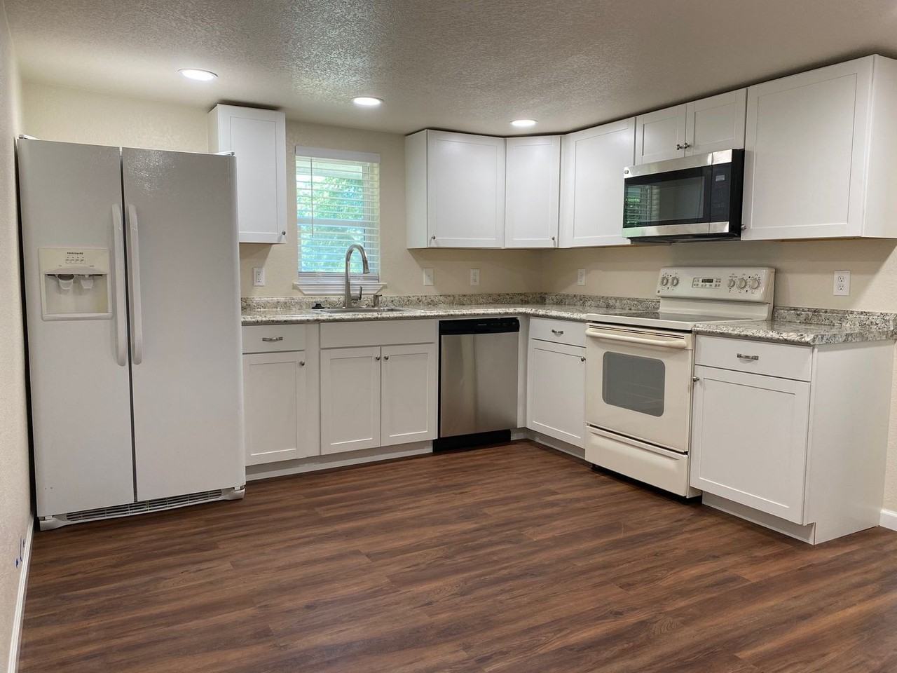 309 Hobson St - Photo 2 of 16