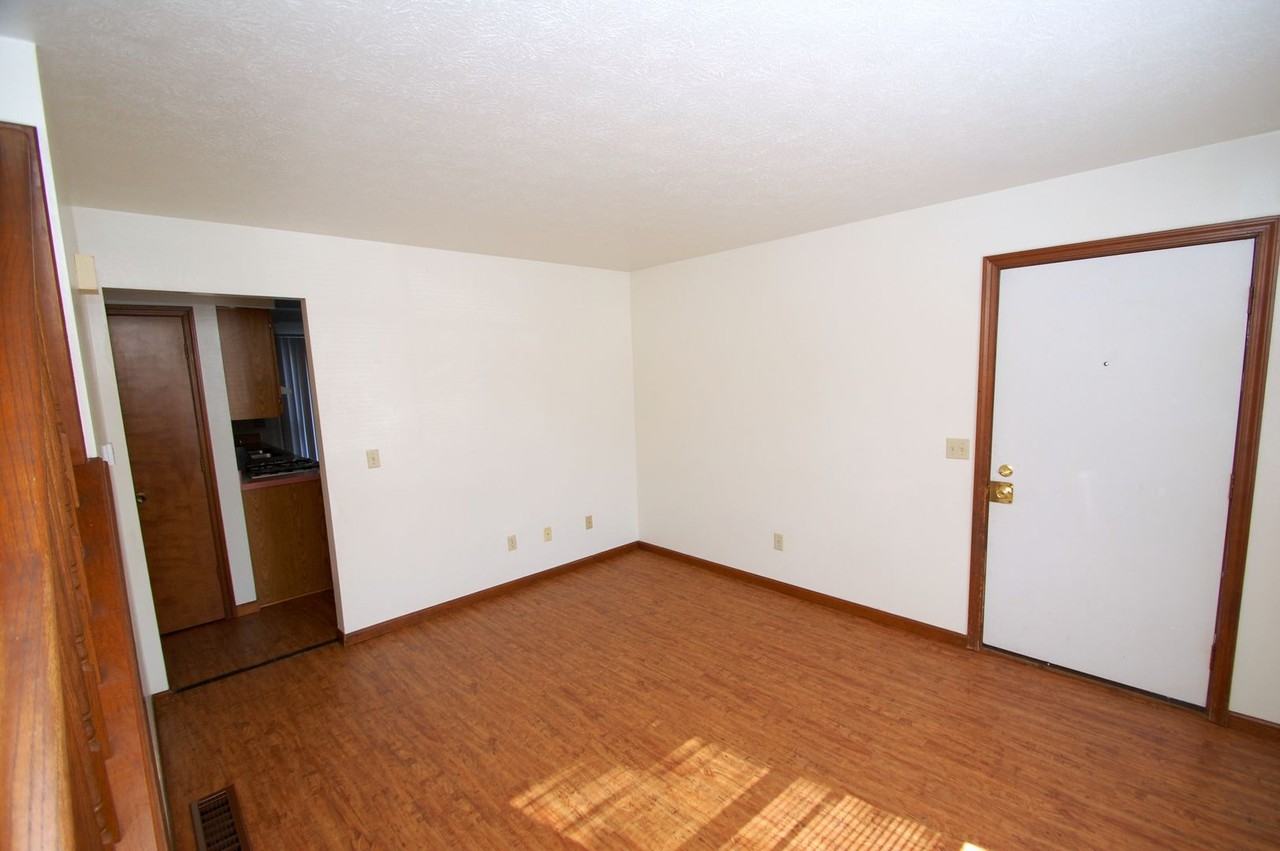 517 S Silverwood Ln #E - Photo 2 of 11