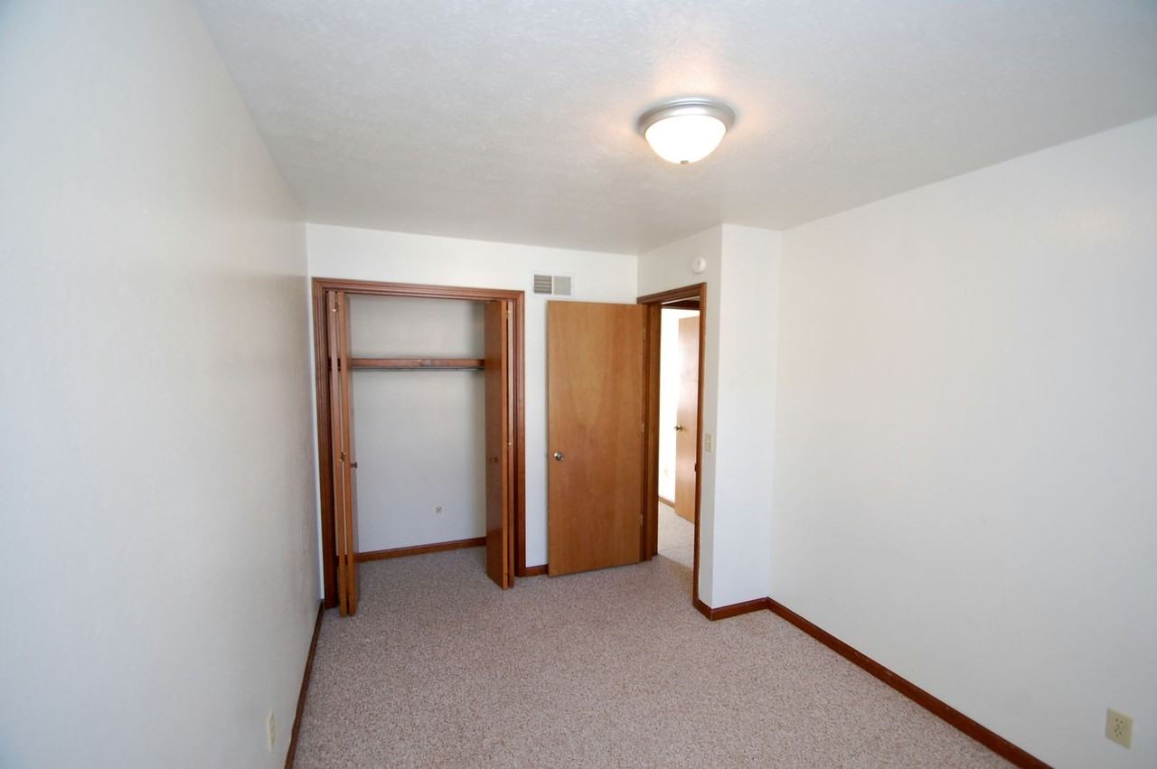 517 S Silverwood Ln #E - Photo 5 of 11