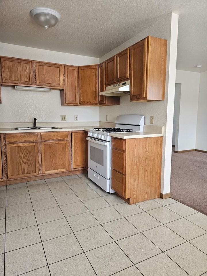 725 4th St - Photo 2 of 15