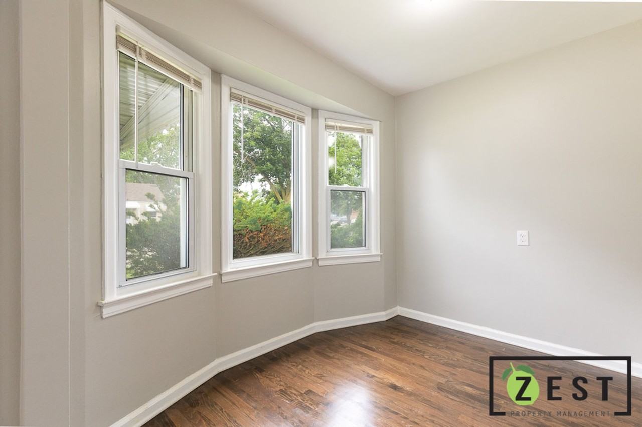 19366 Woodside St - Photo 7 of 32