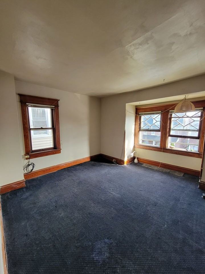 1107 Maple St - Photo 3 of 10