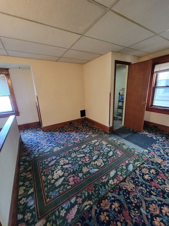 1107 Maple St - Photo 5 of 10