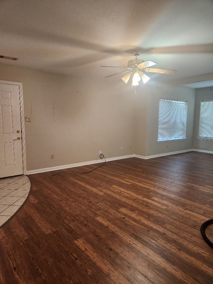 208 Southridge Ln Apt B1 - Photo 2 of 15