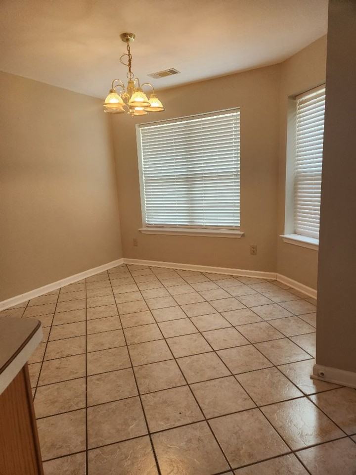 208 Southridge Ln Apt B1 - Photo 3 of 15