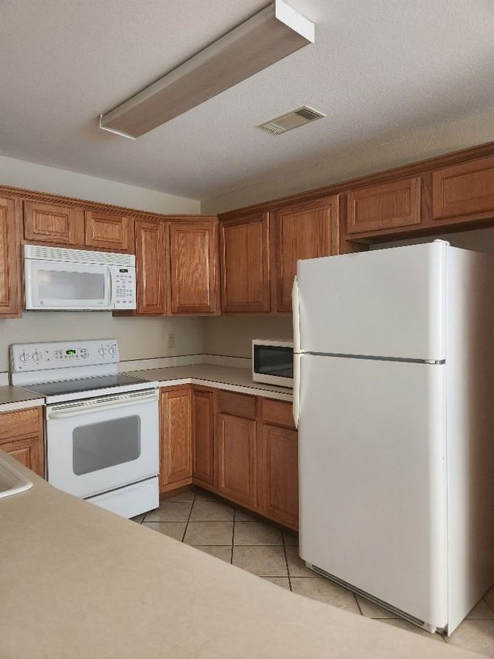 208 Southridge Ln Apt B1 - Photo 4 of 15