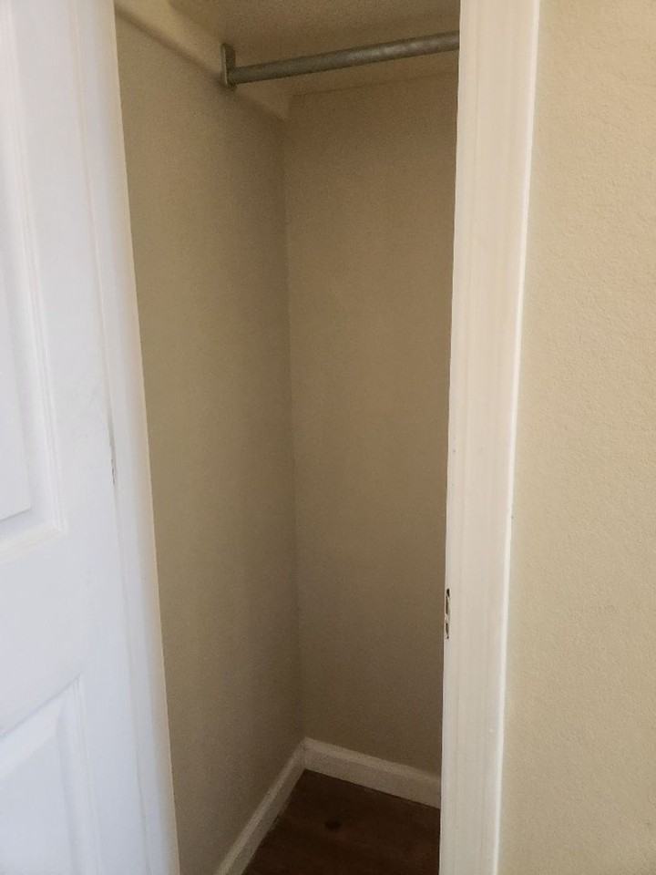 208 Southridge Ln Apt B1 - Photo 6 of 15