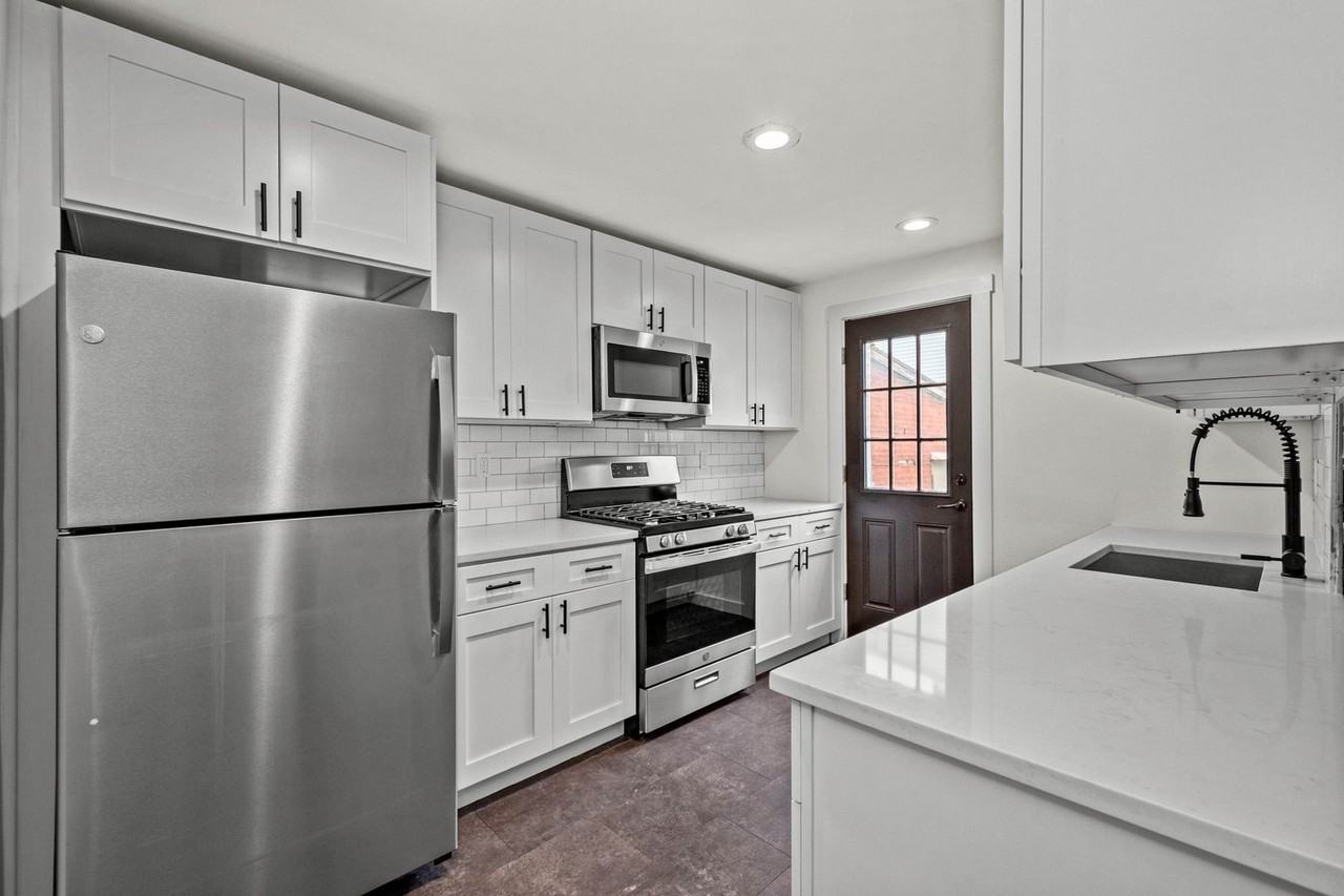 848 Proctor Way - Photo 4 of 18