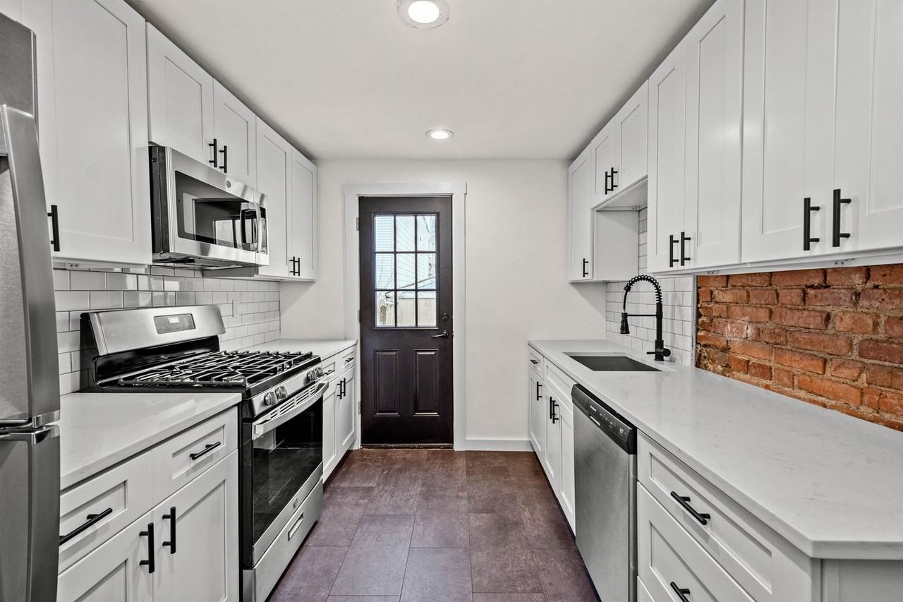 848 Proctor Way - Photo 5 of 18