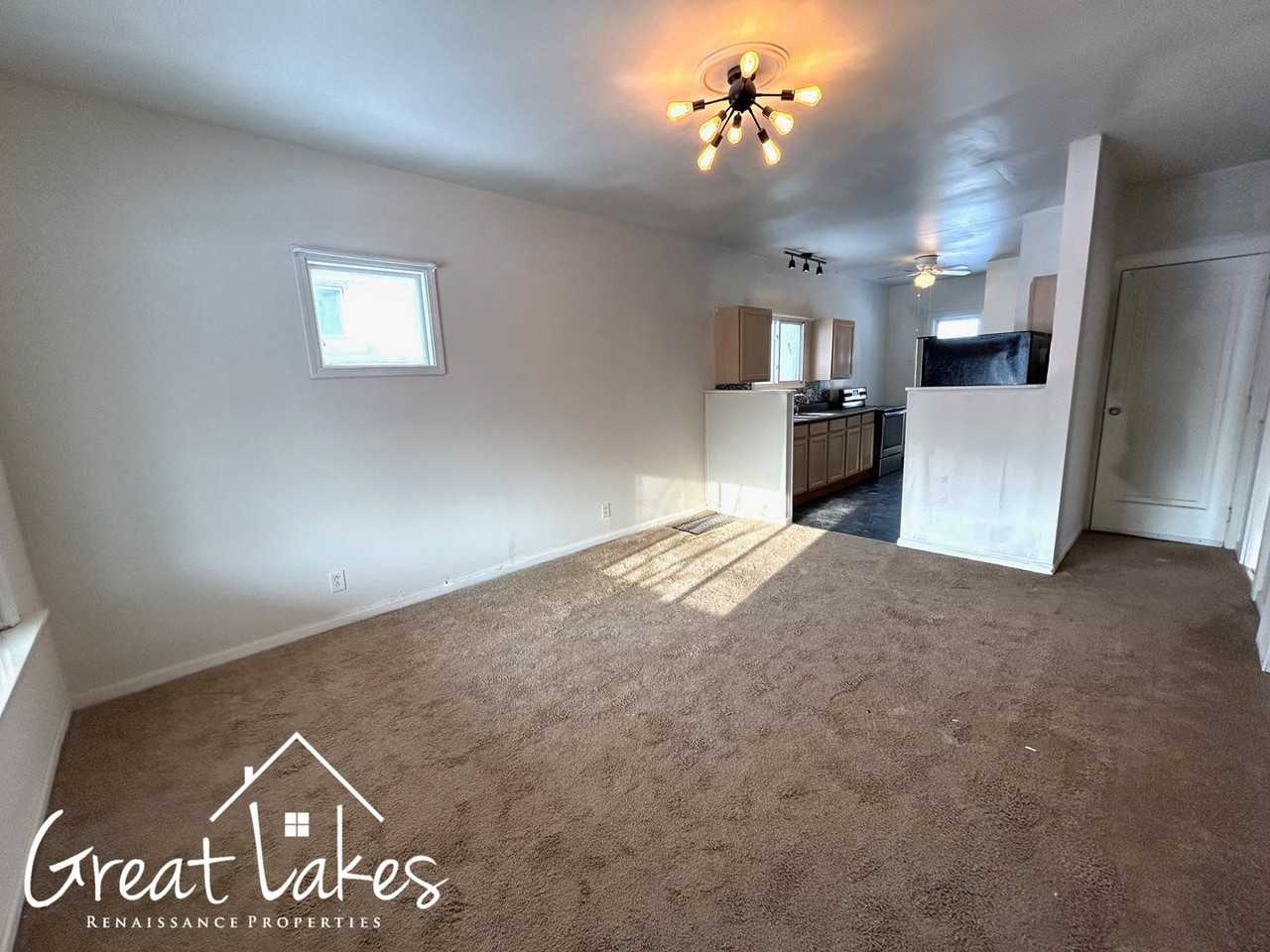 628 Ashland St - Photo 7 of 13