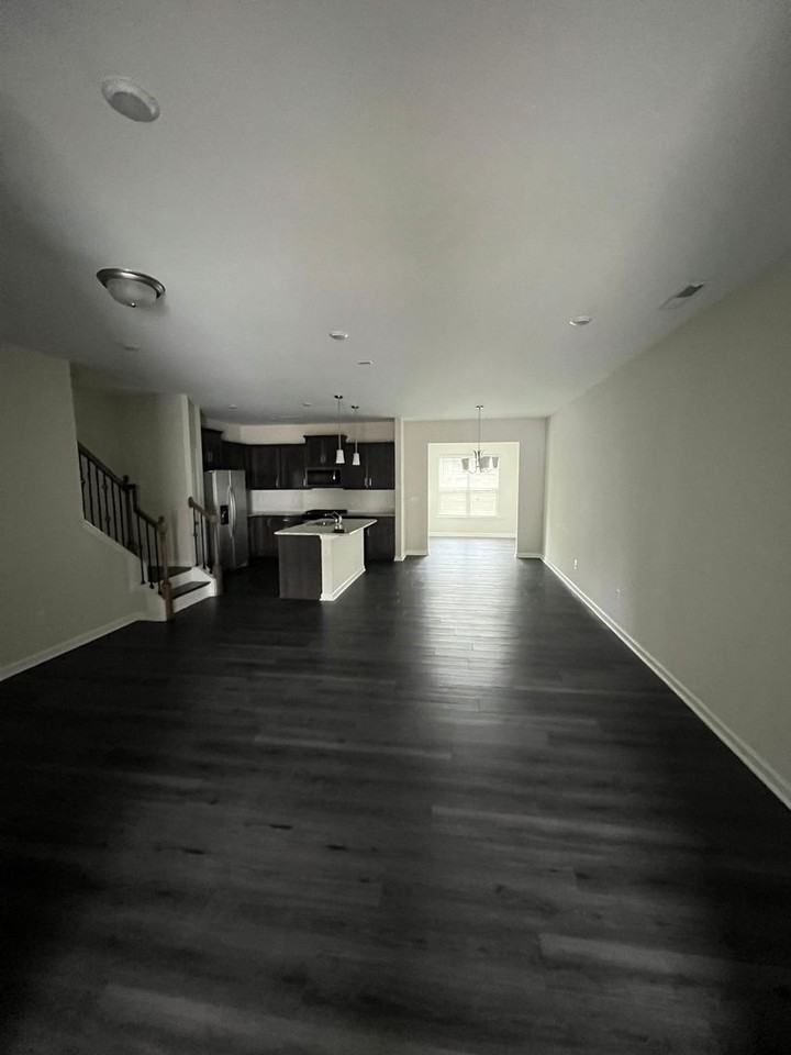 1607 Glacier Dr - Photo 3 of 11