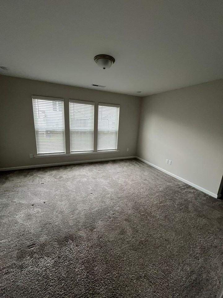 1607 Glacier Dr - Photo 6 of 11