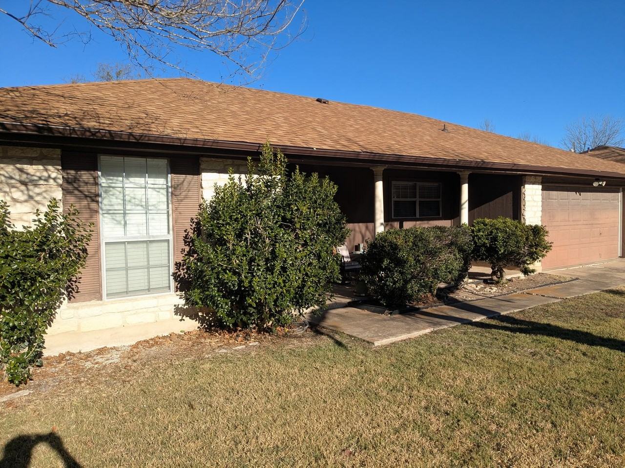 1014 Greenbrook Pkwy - Photo 2 of 26