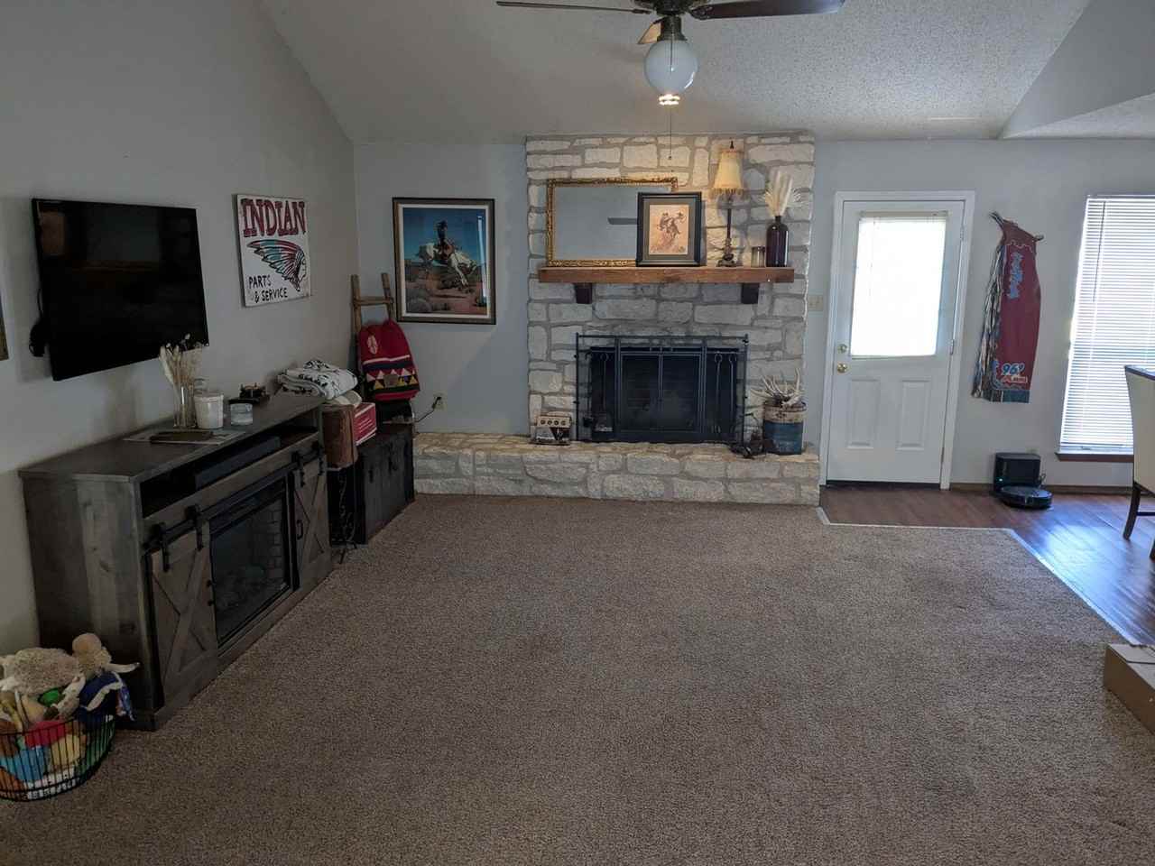 1014 Greenbrook Pkwy - Photo 4 of 26