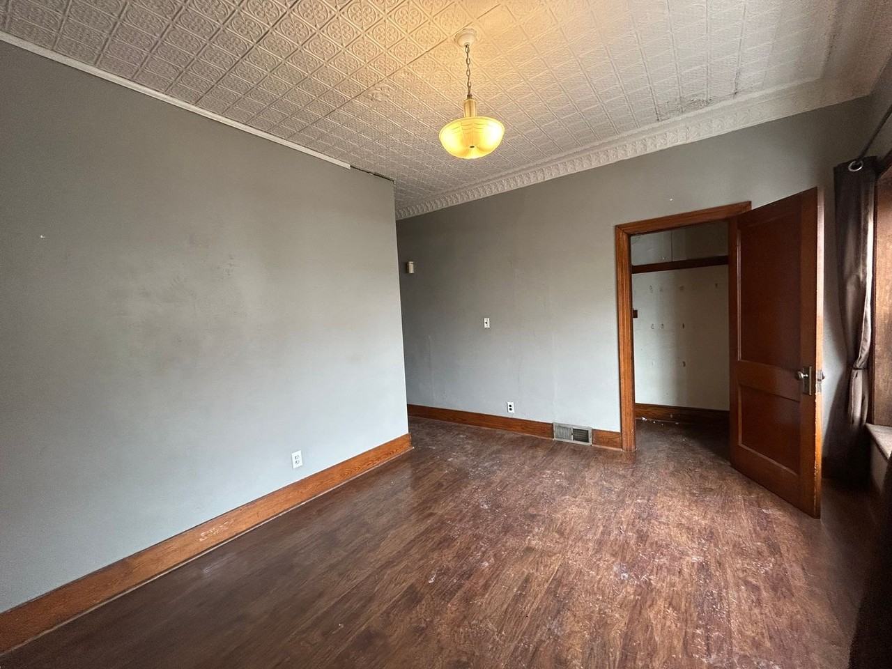 223 S Broad St - Photo 3 of 5