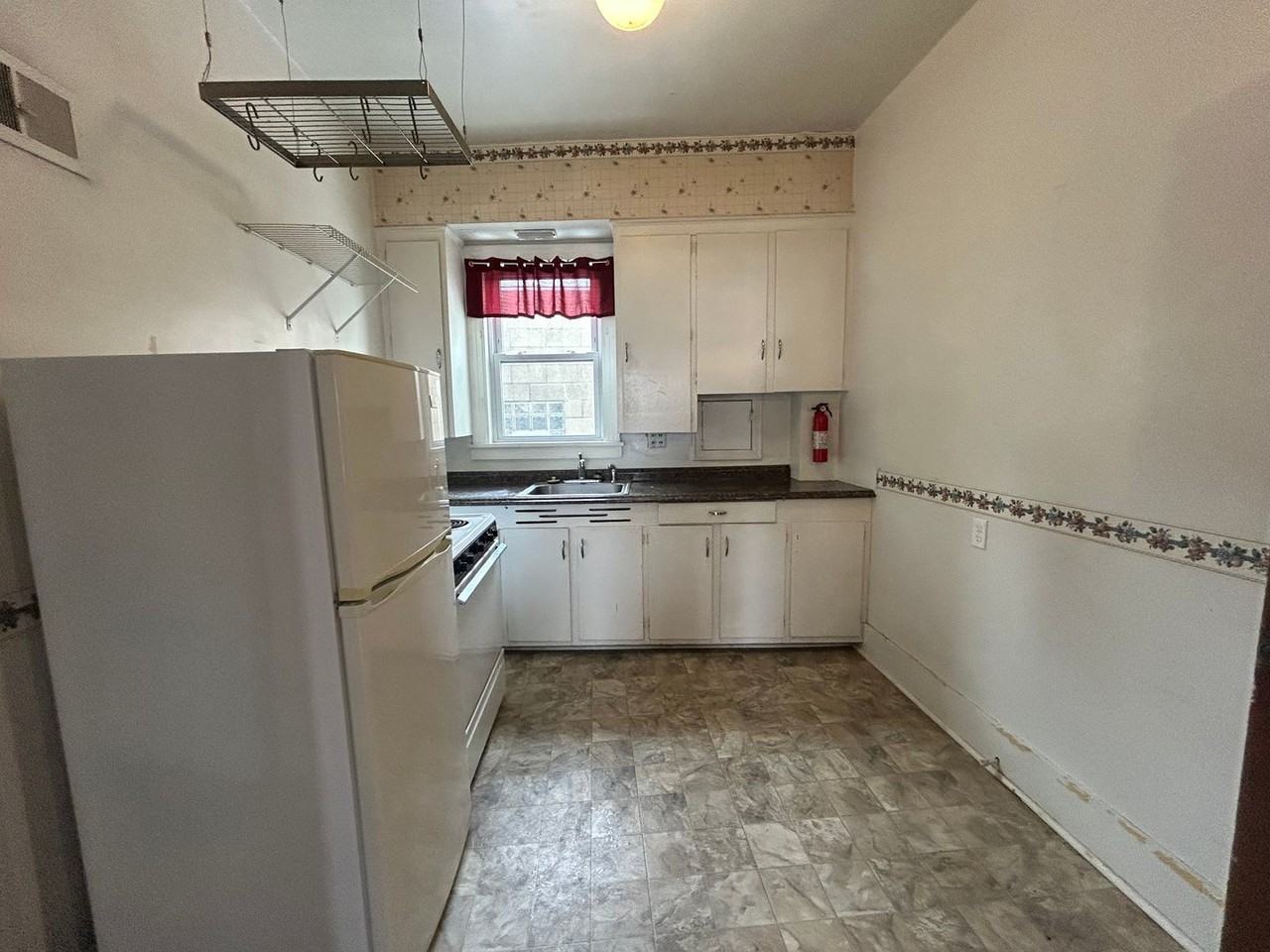 223 S Broad St - Photo 4 of 5