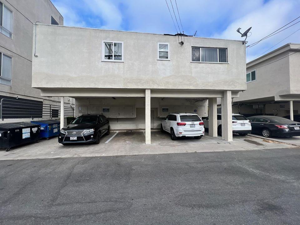 1130 S Clark Dr - Photo 2 of 36