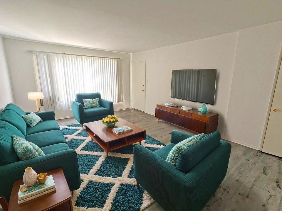 1130 S Clark Dr - Photo 4 of 36