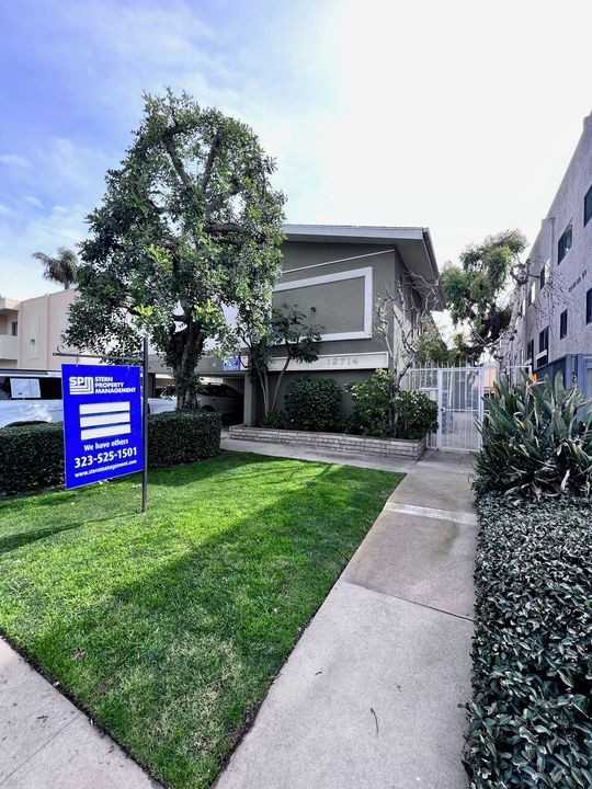 12714 Matteson Ave - Photo 2 of 3