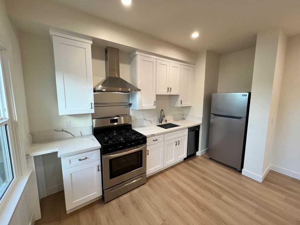 133 N Reno St - Photo 4 of 38