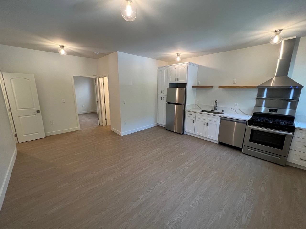 133 N Reno St - Photo 5 of 38