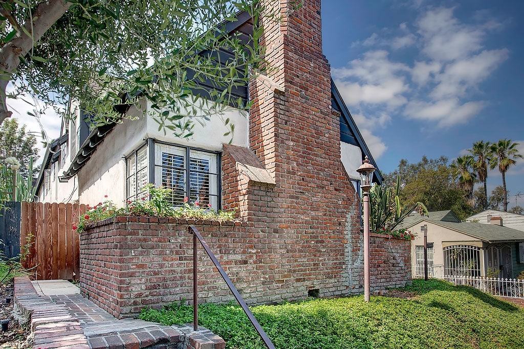 2564 W 5th St - Photo 4 of 16