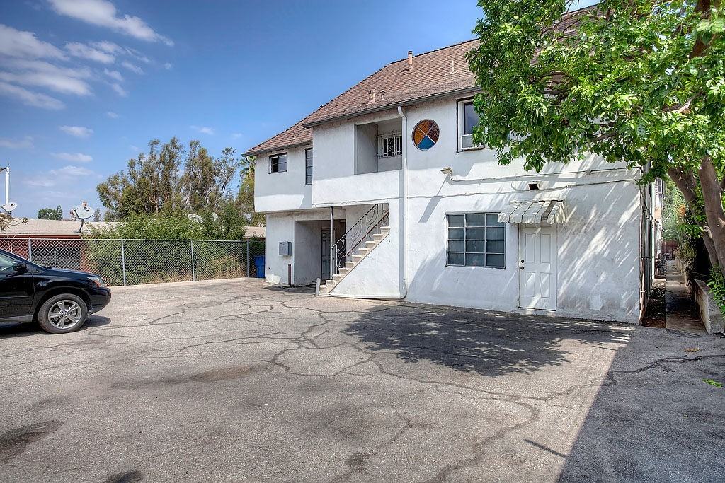 2564 W 5th St - Photo 7 of 16