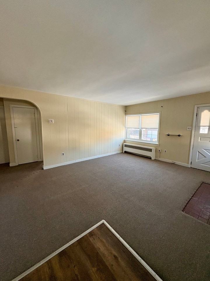 418 N Ogle Ave - Photo 3 of 13