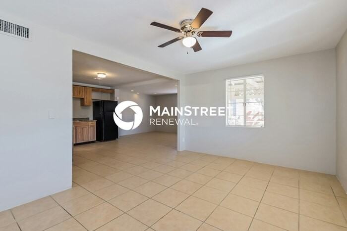 2407 E Beverly Dr - Photo 4 of 16