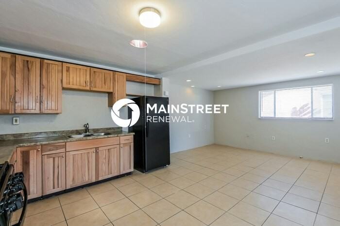 2407 E Beverly Dr - Photo 5 of 16