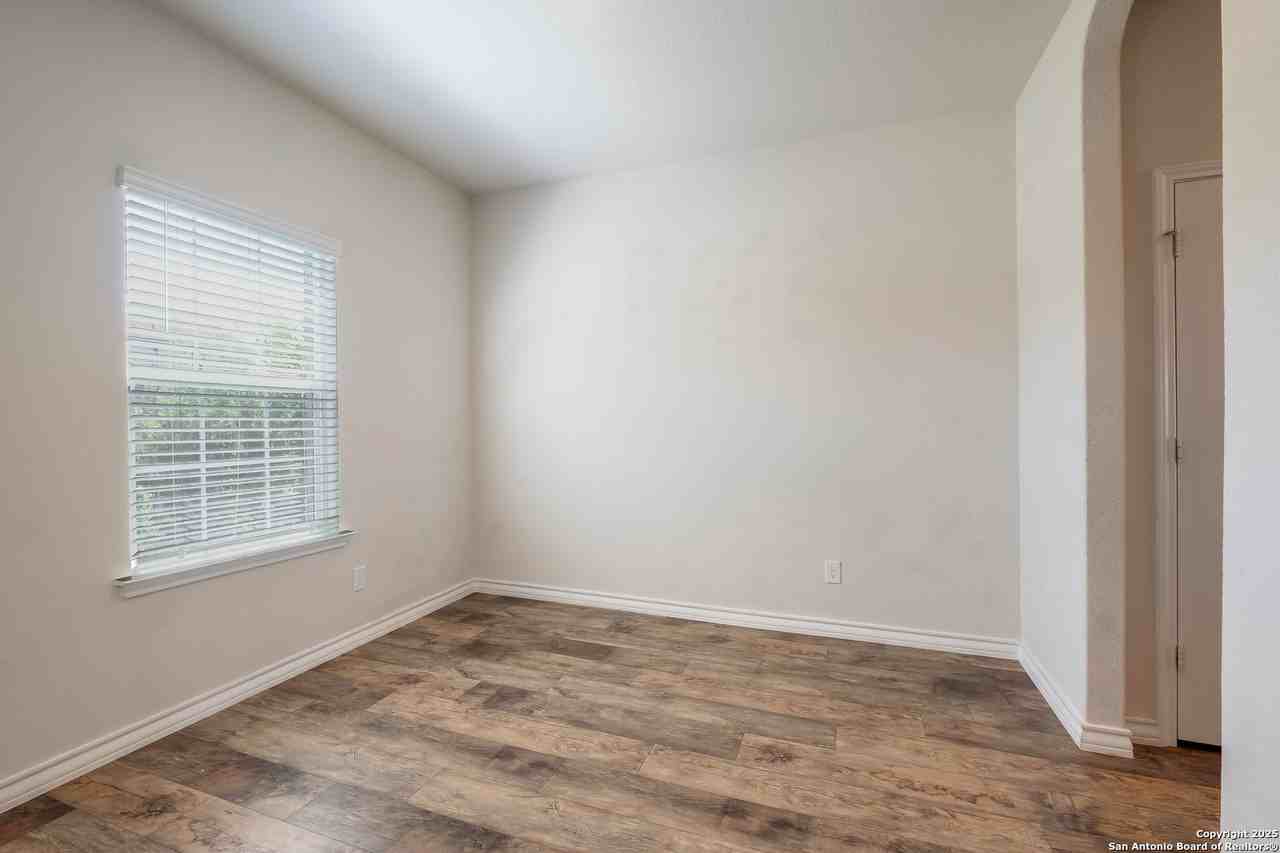 2943 Pemberton Post - Photo 4 of 30