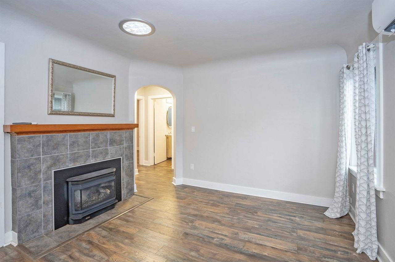 205 Regents Blvd - Photo 3 of 29