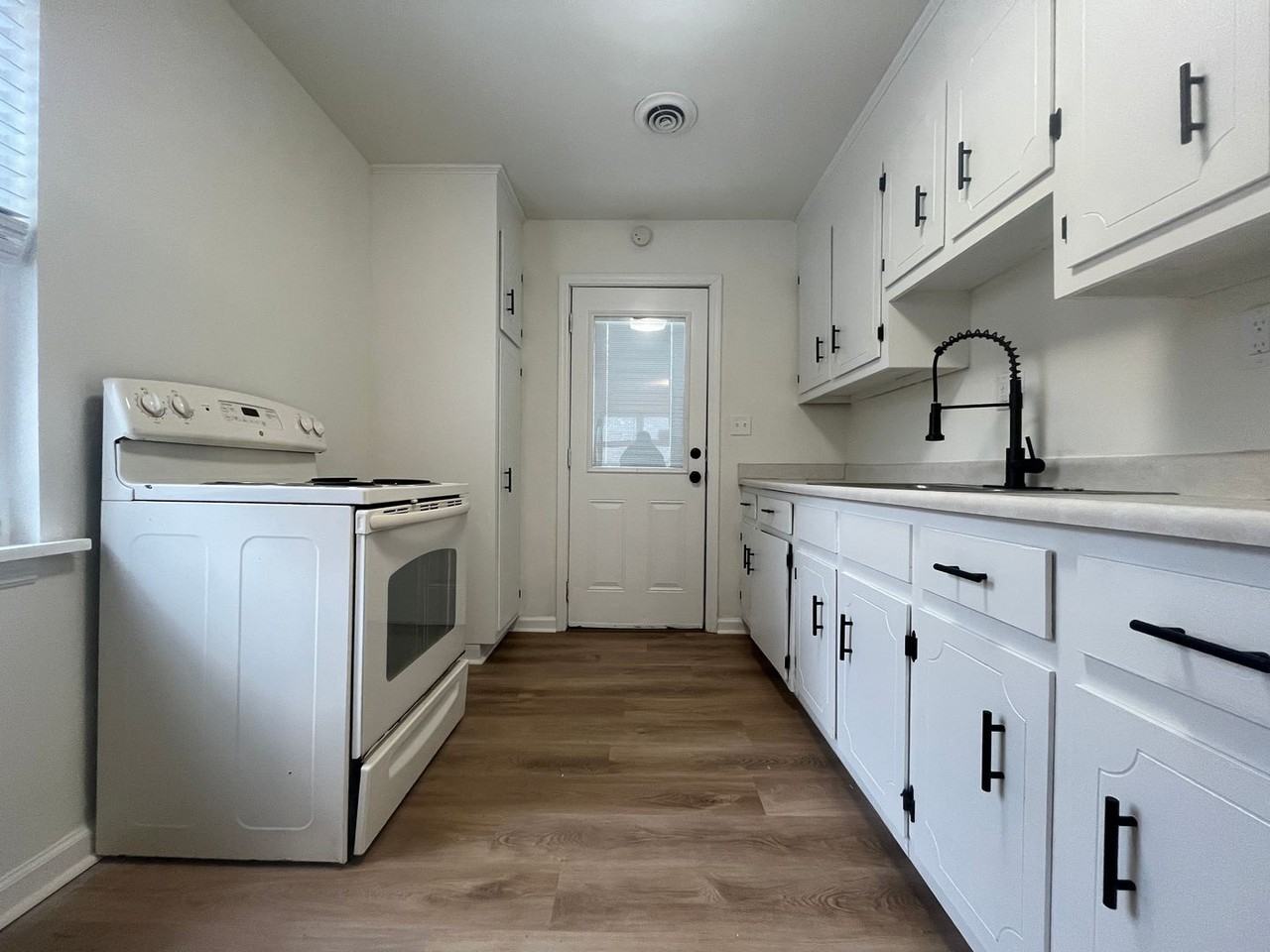 6 Easy St - Photo 2 of 9