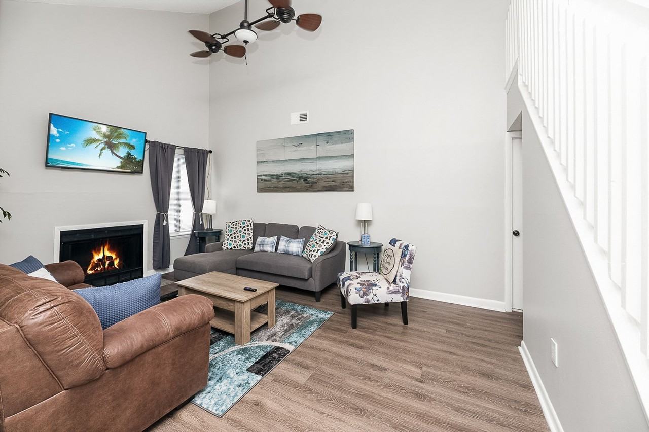 2168 Spoleto Ln E - Photo 4 of 26