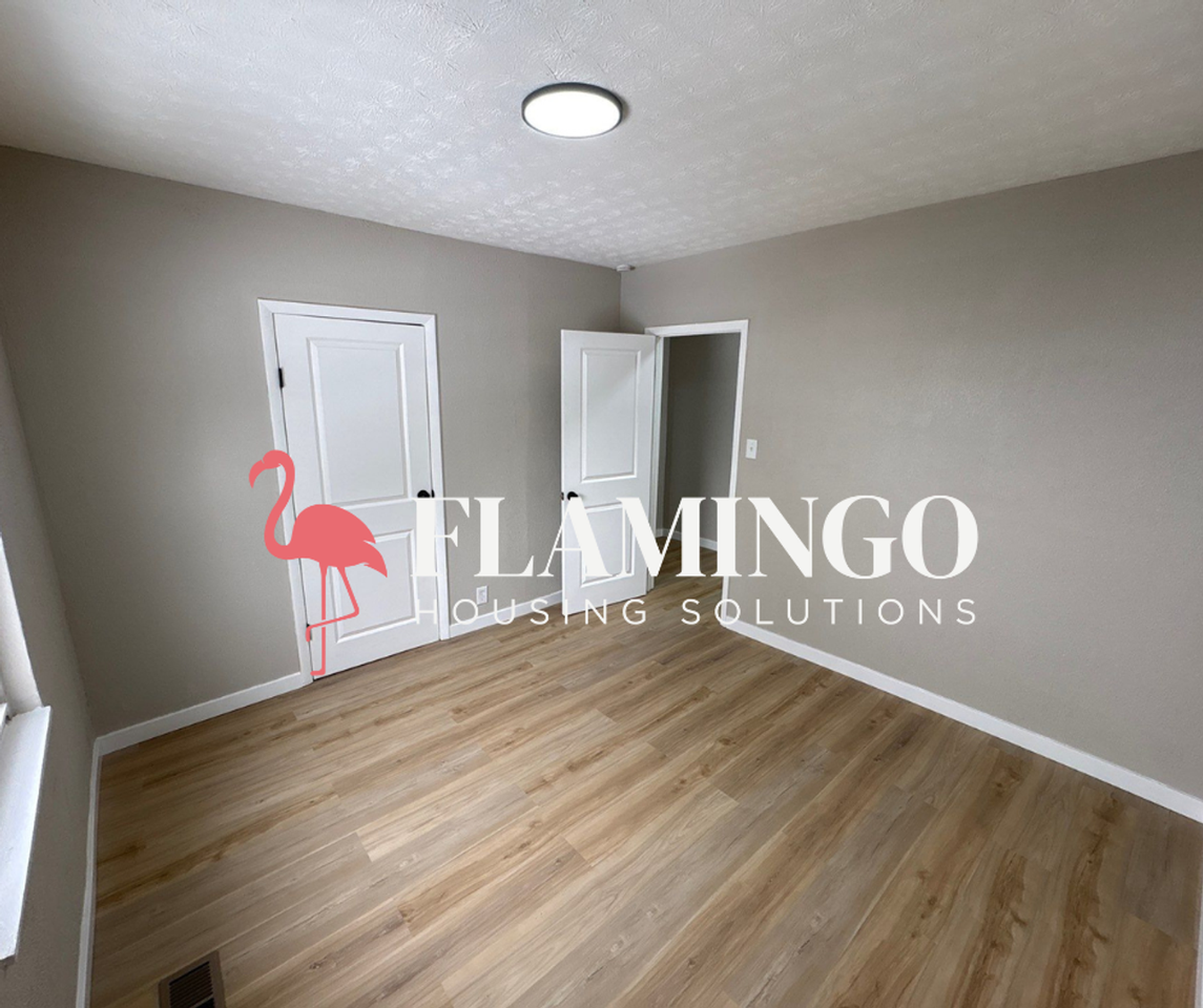 221 Hickory St - Photo 4 of 12