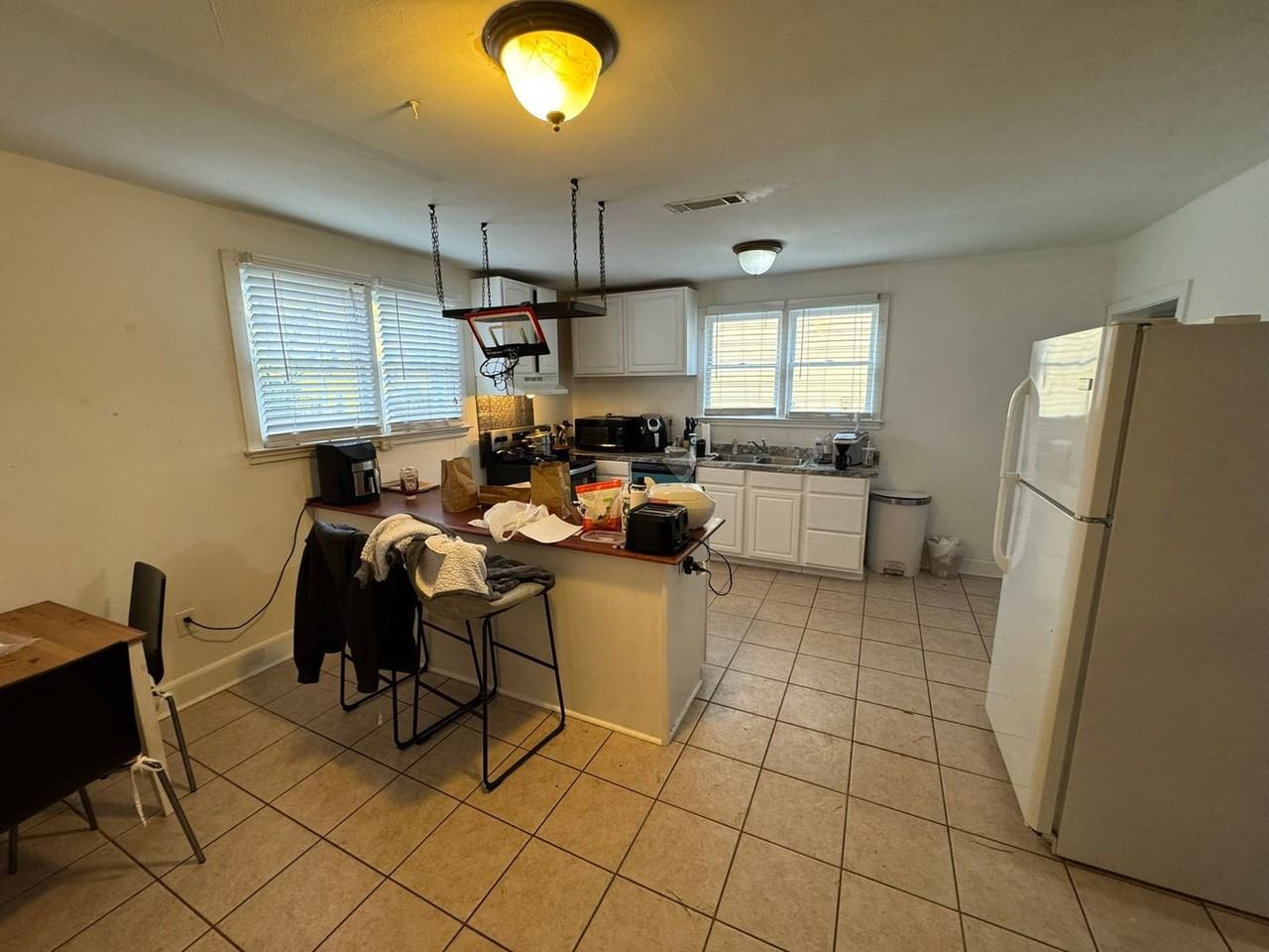 1423 E Broad St - Photo 4 of 11