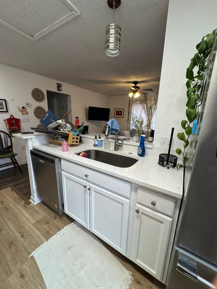 1429 E Broad St - Photo 5 of 15