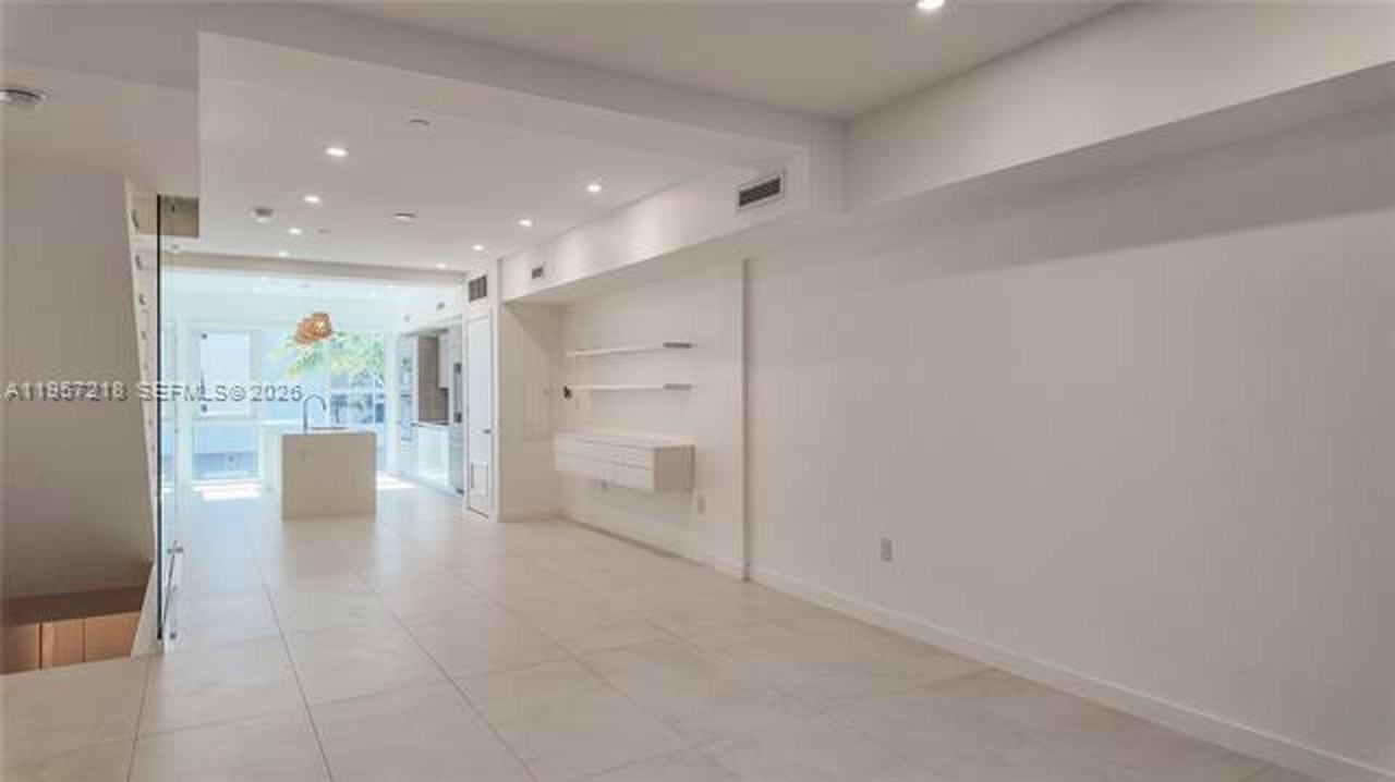 455 455 NE 39th St th 304 - Photo 6 of 13