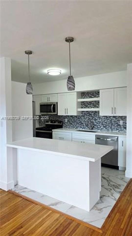 2440 Sw 64th Ave #0 - Photo 4 of 12