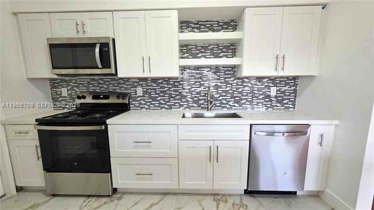 2440 Sw 64th Ave #0 - Photo 6 of 12