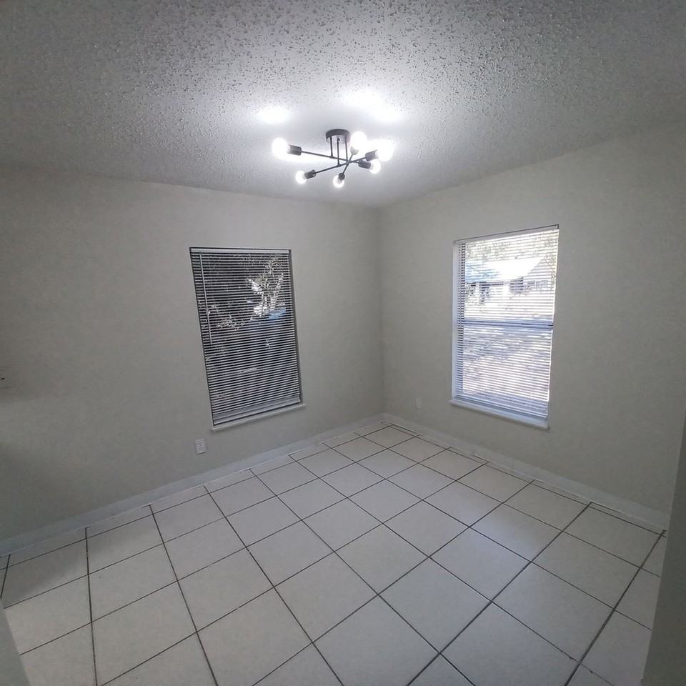 253 Stilwell Ave - Photo 4 of 19