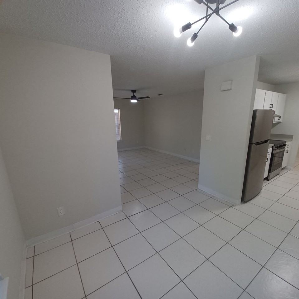 253 Stilwell Ave - Photo 5 of 19